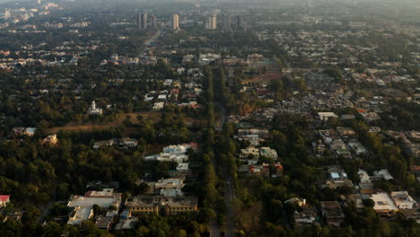 Panorama-De-La-Ciudad-De-Islamabad,-Capital-De-Pakistán-Contra-El-Cielo-Nublado