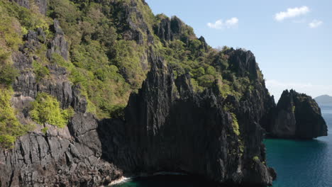 Aerial-showing-rocks-and-cliff-edge-on-Matinloc-Island,-El-Nido,-Palawan,-Pilippines