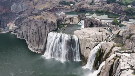 Shoshone-Falls-Con-Presa-De-Salmon-Falls-Inferior-En-El-Río-Serpiente-Cerca-De-Twin-Falls,-Idaho,-Estados-Unidos