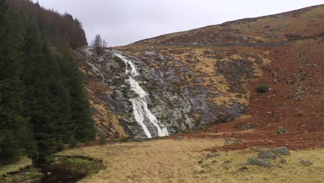 Glenmacnass-Wasserfall,-Wicklow,-Irland,-Februar-2020