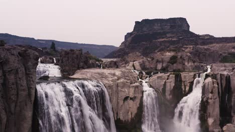 Water-From-Snake-River-Flowing-At-Shoshone-Falls-In-Idaho,-USA