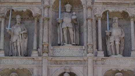 Puerta-De-La-Ciudad-Arco-Santa-María-En-Burgos,-España,-Alejar