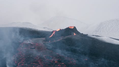 Clima-Nevado-En-El-Volcán-Fagradalsfjall-En-Islandia,-Marzo-De-2021,-Antena