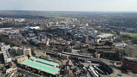 Chelmsford-Essex-Uk-Luftaufnahmen-Zug-über-Viadukt