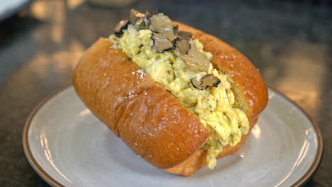 bun-or-bread-with-scrambled-eggs-and-truffle-mushroom