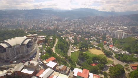 Aerial-shot-of-the-cable-car-in-San-Agustin,-Caracas,-Venezuela