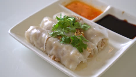 Chinesische-Gedämpfte-Reisnudelrollen-Mit-Krabben---Asiatischer-Essensstil
