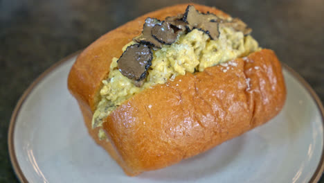 bun-or-bread-with-scrambled-eggs-and-truffle-mushroom