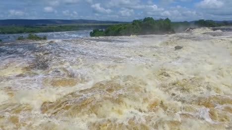 Slow-motion-shot-of-the-stream-flow-of-the-Carro-River-about-to-fall-in-the-Hacha-Waterfall,-Canaima,-Venezuela