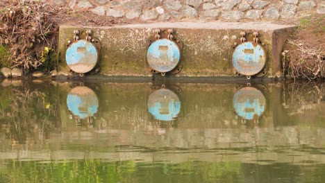 4K-flap-water-gates-in-the-river-tone-Taunton-device-that-allows-water-to-flow-in-one-direction-and-it-is-used-especially-to-drain-water-in-low-tides