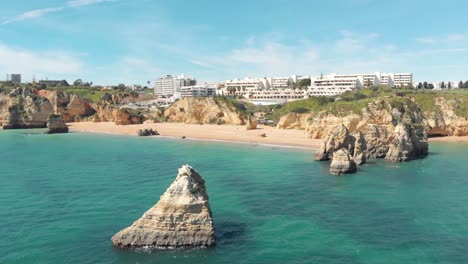 Luxurious-resort-hotels-facing-sand-beach-and-emerald-Atlantic-sea,-Lagos,-Algarve