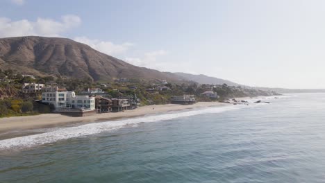 Modern-houses-on-El-Matador-state-beach-in-Malibu,-California