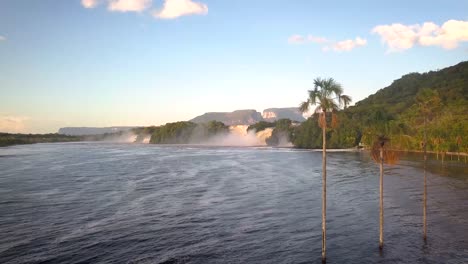 Aerial-view-of-the-Canaima's-lake-revealing-the-three-palm-trees-in-the-shore