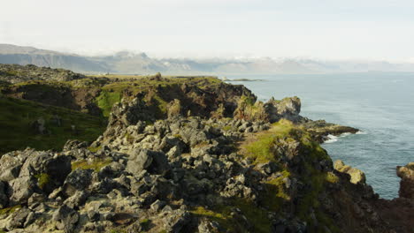 Coastline-and-mountains,-Snaefellsnes-Peninsula,-Iceland,-wide-shot-zoom-out