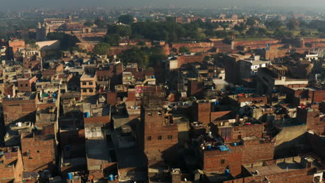 Vista-Aérea-De-Lahore-Y-Las-Antiguas-Calles-Del-Interior-De-La-Ciudad-En-Pakistán---Disparo-De-Drones