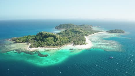 Breite-Luftaufnahme-Der-Insel-Darocotan,-Palawan,-Philippinen