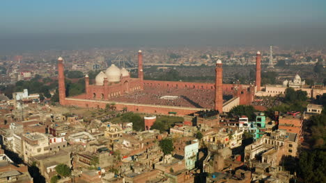 Aerial-View-Of-Badshahi-Mosque-In-Lahore,-Pakistan-At-Daytime---drone-shot