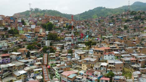 Colorido-Barrio-Comuna-13-En-Medellin,-Colombia