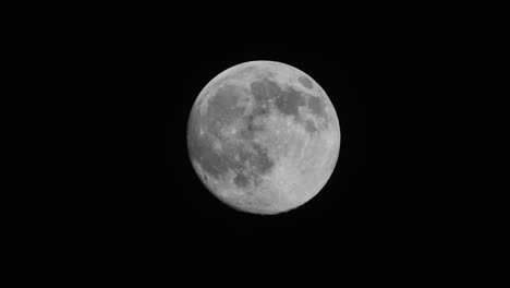 Full-moon-moves-quickly-in-the-dark-sky