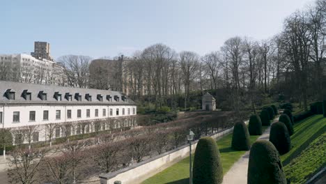 Gärten-Der-Abtei-Von-La-Cambre-Mit-Der-Promenade-Des-Abbesses
