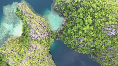 Drone-shots-of-tropical-islands-in-Coron,-Palawan,-The-Philippines