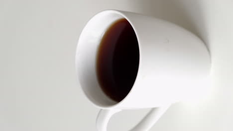 Schwarzer-Kaffee-In-Weißer-Tasse-Isoliert-Auf-Weißem-Hintergrund