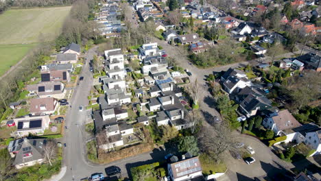 Aerial-of-white-houses-in-suburban-neighborhood