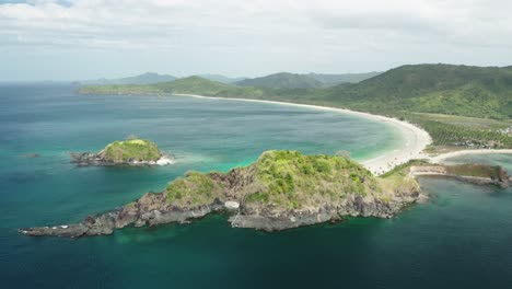 Bolog-Island-Y-Nacpan-Beach,-Twin-Beach,-El-Nido,-Palawan,-Filipinas