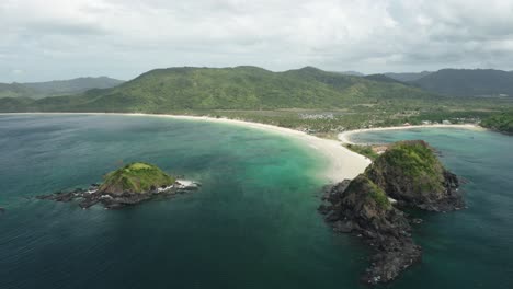 Bolog-Island-Y-Nacpan-Beach,-Twin-Beach,-El-Nido,-Palawan,-Filipinas