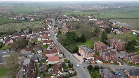 Felsted-Village-In-Essex-UK-High-Street-Luftaufnahmen-4k