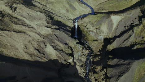 Majestic-Scenery-At-Kvernufoss,-Tall-Hidden-Waterfall-Near-Skogafoss-In-Southern-Iceland