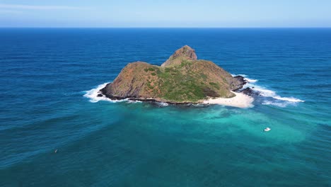 Beautiful-Mokulua-Islands-off-Oahu-Hawaii,-aerial-pullback