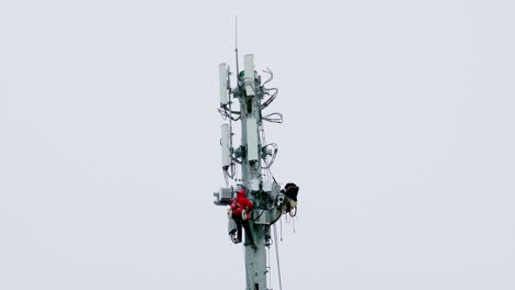 Electricians-are-doing-repairs-on-network-tower-poles-to-install-and-upgrade-equipment