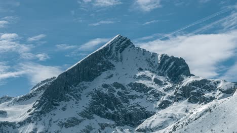 beautiful-winter-landscape-tiemlapse-and-skiing-resort-at-kreuzeck-garmisch,-with-view-to-alpspitze-mountain,-upper-bavaria