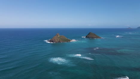 Moku-Nui-And-Moku-Iki-Islets-At-Mokulua-Island-With-Blue-Sea-In-Kailua,-Oahu,-Hawaii