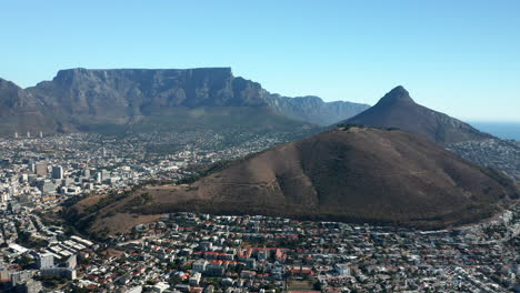 Stadtlandschaft-Von-Kapstadt-Umgab-Den-Signalhill-Und-Den-Tafelberg-In-Südafrika