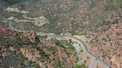 Aerial-View-of-Traffic-on-Arizona-State-Route-89A-in-Desert-Valley-Landscape-Near-Jerome-Old-Mining-Town,-Drone-Shot