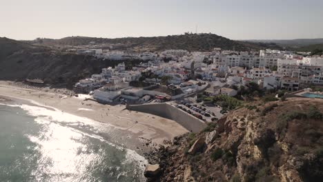 Playa-Besada-Por-El-Sol-De-Burgau,-Algarve