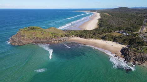 Panoramablick-Auf-Die-Landzunge-Von-Norries-Und-Die-Grüne-Vegetation-Am-Strand-Von-Cabarita-In-NSW,-Australien