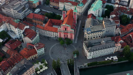 Aerial-View-Of-Franciscan-Church-of-the-Annunciation-At-Sunset-On-Preseren-Square-In-Ljubljana,-Slovenia