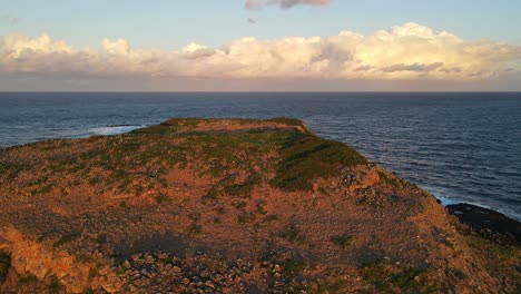 Seestück-Bei-Sonnenuntergang-Von-Cook-Island---Aquatisches-Reservat-In-Fingal-Head,-New-South-Wales,-Australien