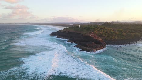 Waves-Crashing-On-Fingal-Head-Causeway---Fingal-Head-Lighthouse-In-NSW,-Australia