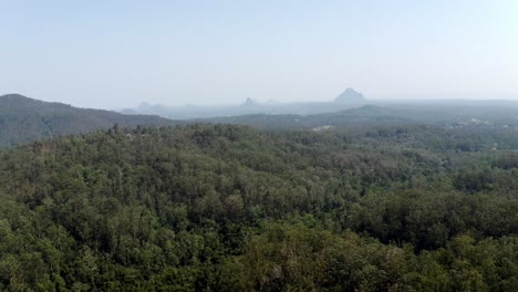 Panoramic-View-Of-Glass-House-Mountains-With-Ridges-In-Dense-Woodland-During-Foggy-Morning-In-Sunshine-Coast,-Queensland,-Australia