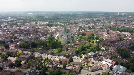 4K-drone-footage-approaching-the-Canterbury-Cathedral,-in-Kent,-UK