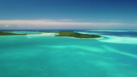 Wide,-beautiful-aerial-view-over-turquoise-water-surrounding-Isle-of-Pines