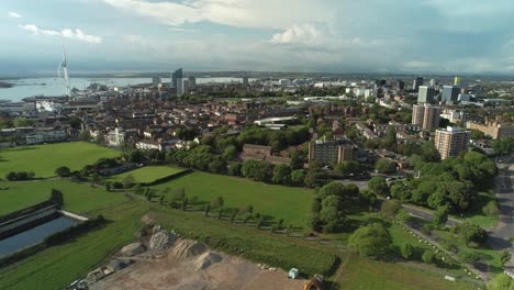 Panorama-Of-The-Cityscape-Of-Portsmouth-On-Portsea-Island-In-Hampshire-County,-South-East-England