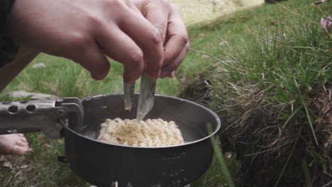 Instant-quick-noodles-meal-fix-out-in-the-nature-in-slow-motion