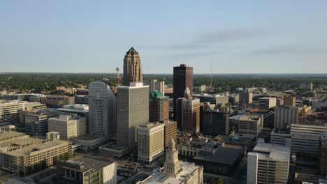 Wide-Aerial-Shot-Flying-Away-from-Des-Moines-Skyscrapers