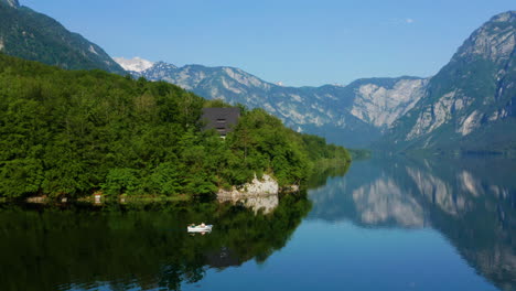Magnificent-View-Of-The-Mountains-Reflecting-On-Lake-Bohinj-In-Slovenia---aerial-shot