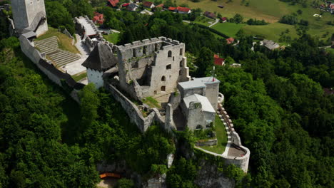 Panorama-De-La-Ruina-Del-Castillo-De-Celje-Durante-El-Día-En-Celje,-Eslovenia